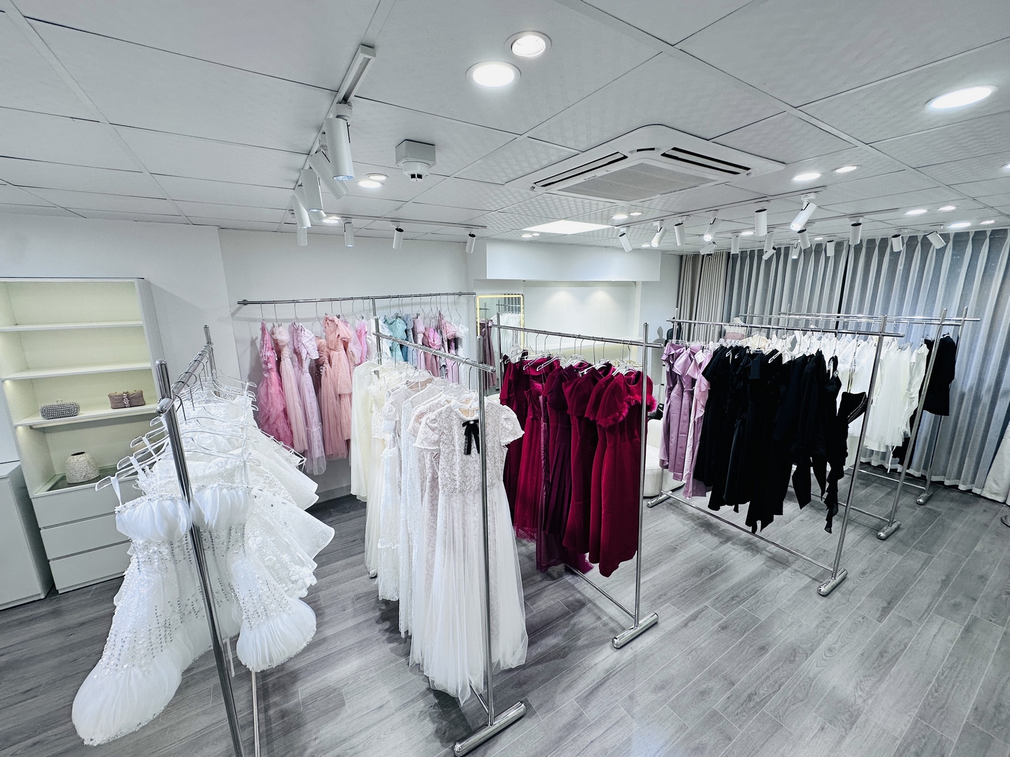 Dịch vụ cho thuê váy giá rẻ, uy tín, chất lượng