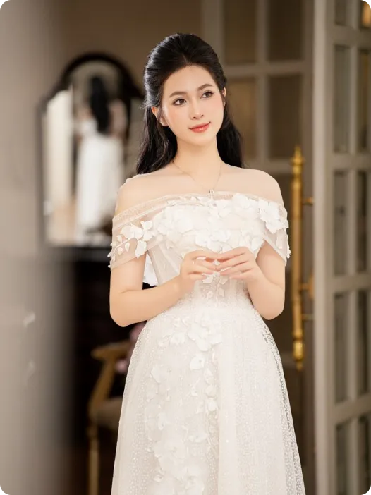 Váy đi bàn cô dâu